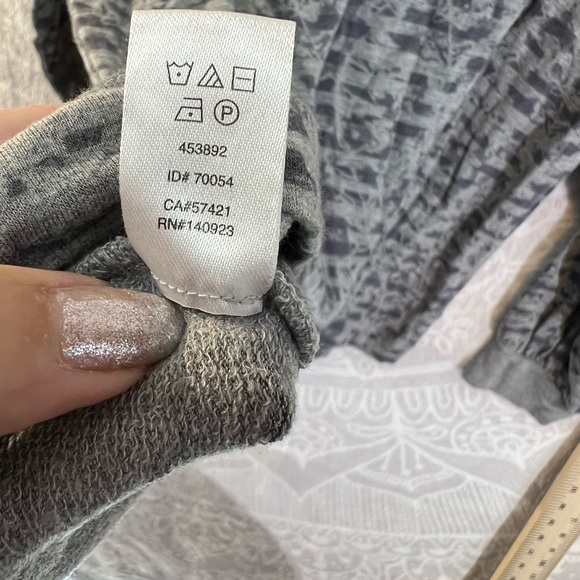 688 LOU & GREY GRAY STRIPE GLORAL PRINT TOP SIZE M MEDIUM CUTE SLEEVES EUC SHIRT - Picture 10 of 10